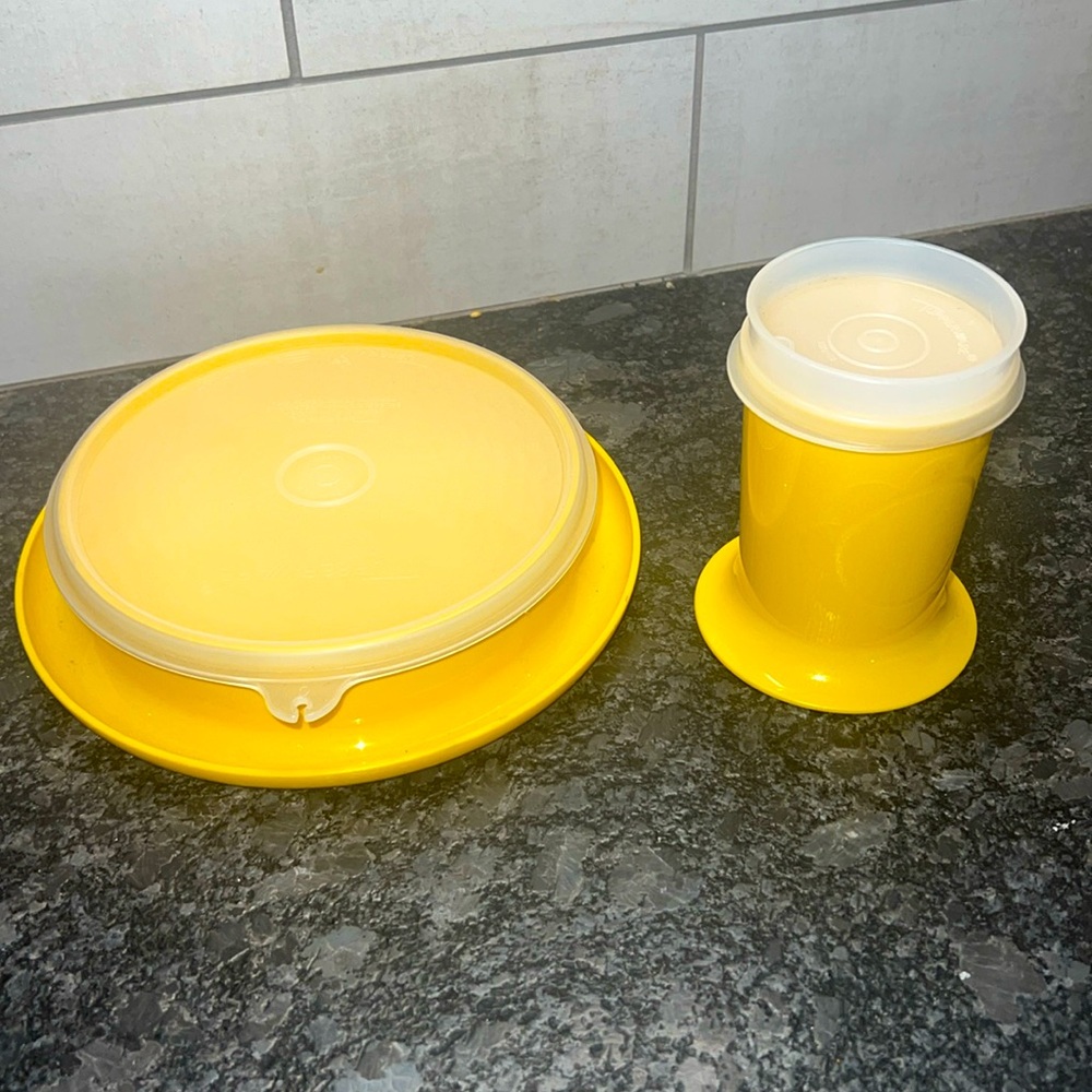 Toddler covered dish and sippy cup Yellow vintage by Tupperware. New without tag
